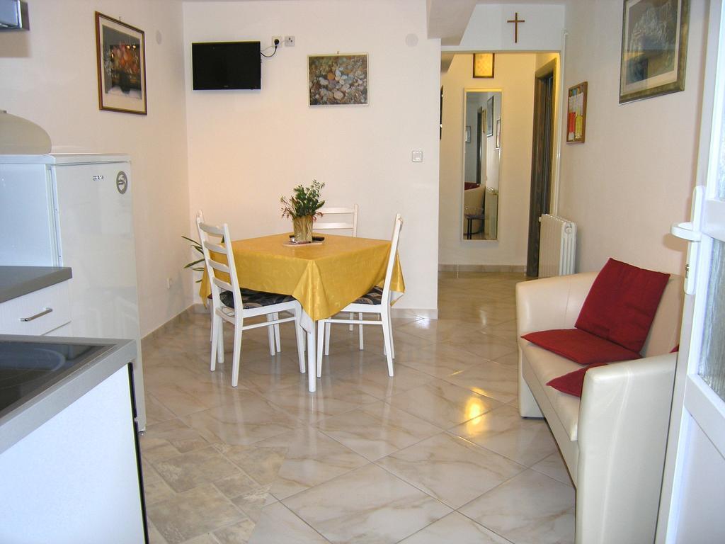 Apartment Martina Krk Town Eksteriør bilde